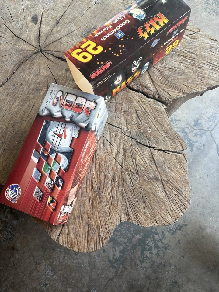 #29 Kevin Harvick Kiss Chevy Rock n Roll GM Goodwrench 2004 escala 1/24 acción Foto 3 de 3