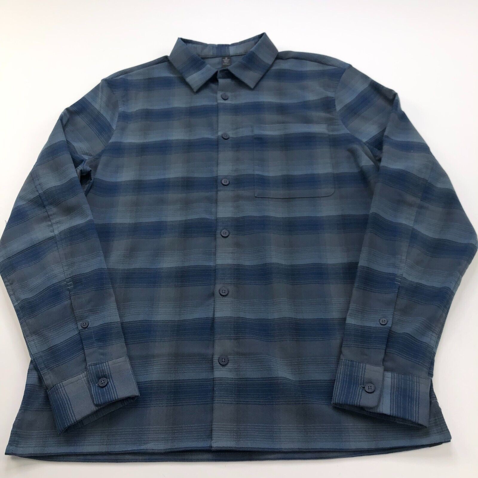 Lululemon Medium Button Long Sleeve Polyester Str… - image 1