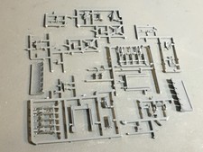 A24839 WARHAMMER 40K IG IMPERIAL GUARD ASTRA MILITARUM TANK BITS ON SPRUE LOT