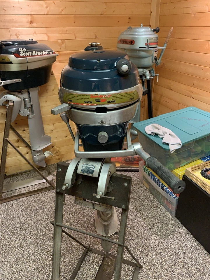 motor fueraborda barco antiguo Foto 2 de 4