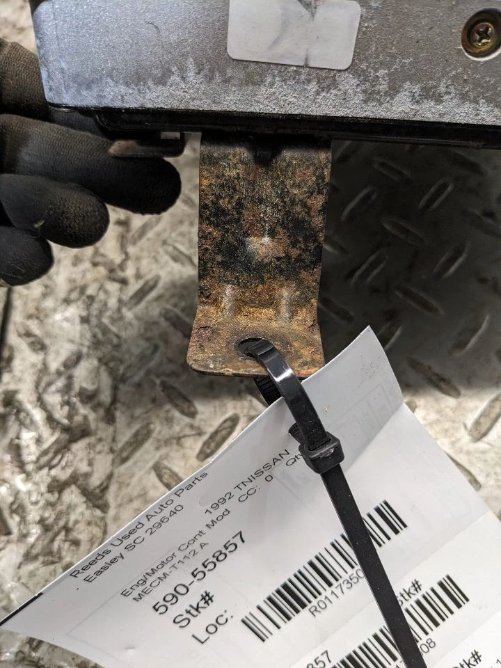 Módulo de control electrónico ECM del motor de 4 cilindros para camioneta Nissan 92-93 1173508 Foto 3 de 4