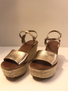 sandália plataforma anabela