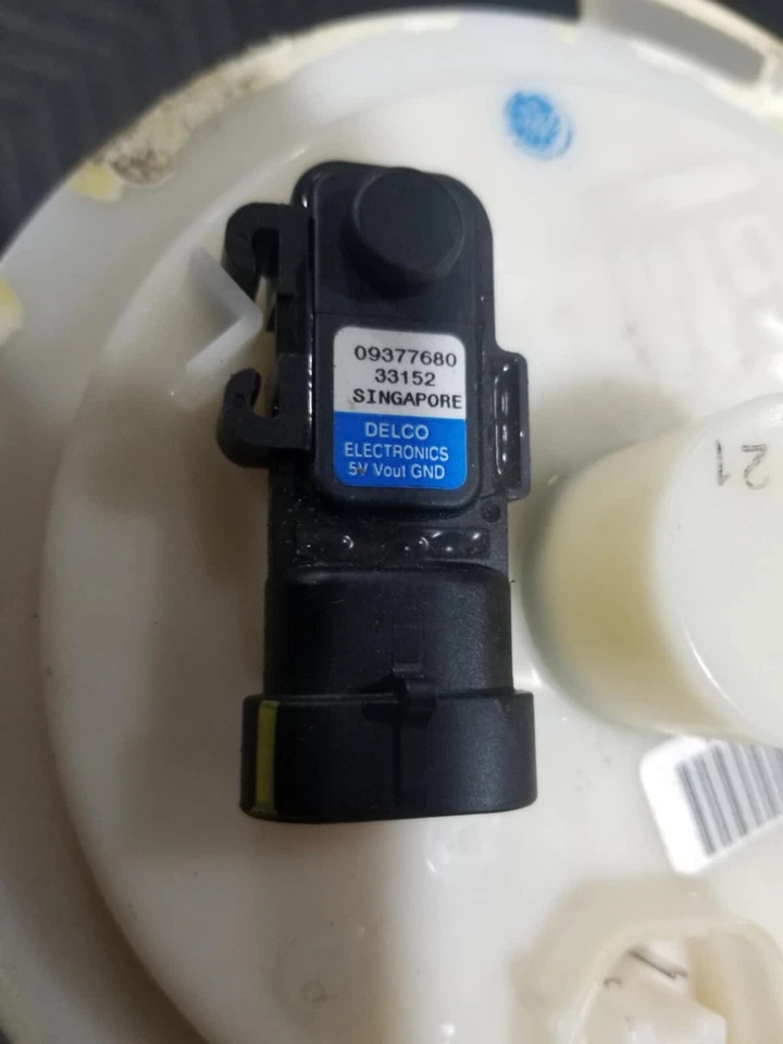 Conjunto de unidad de envío de bomba de combustible de fábrica Pontiac GTO 2004-2006 USADO GM 92120576 Foto 4 de 4