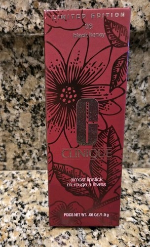 Clinique Almost Lippenstift 06 Black Honey Limited Edition Holiday 0,06 oz./1,9g - Bild 2 von 8