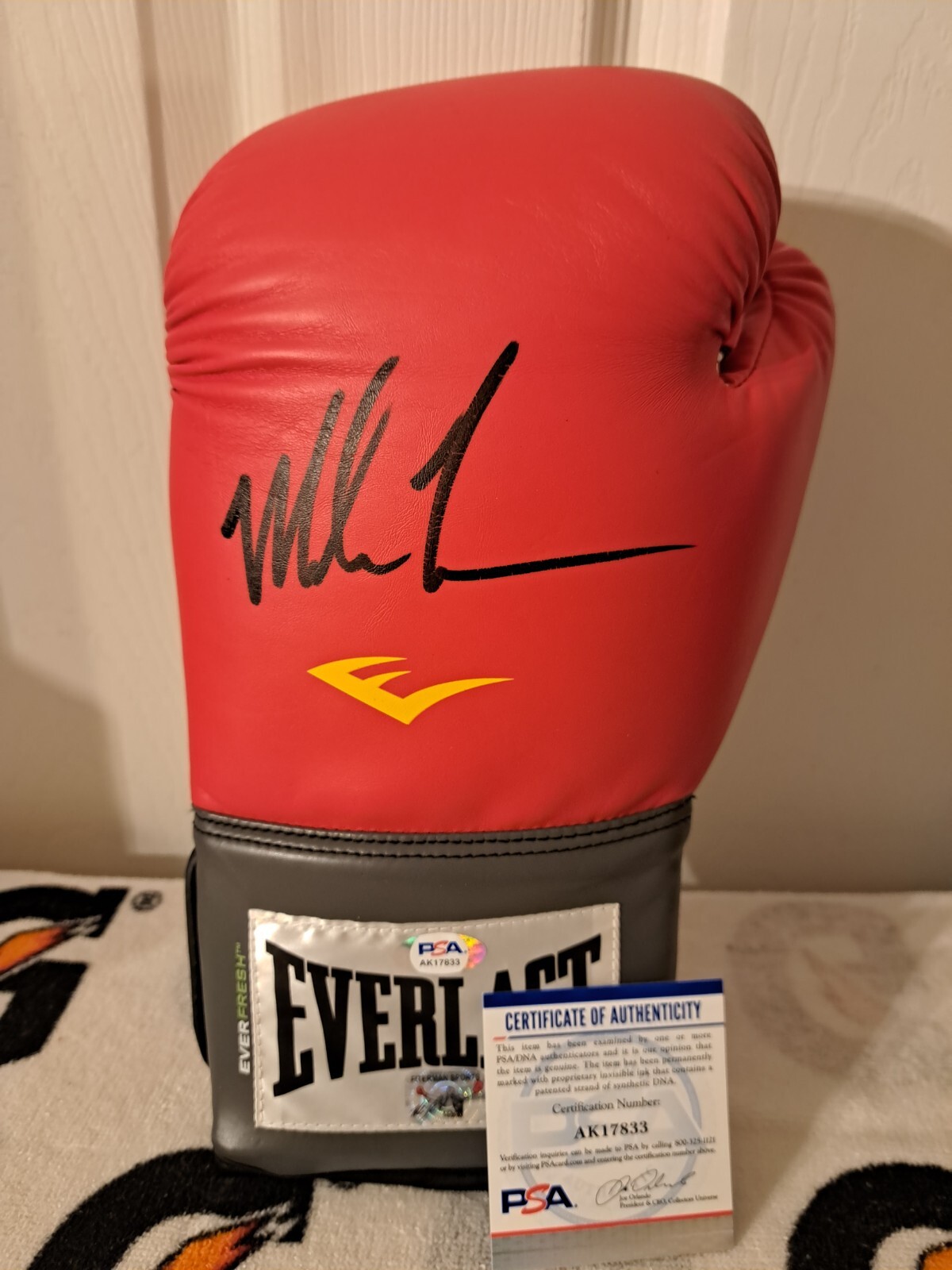 Mike Tyson Signed Everlast Red Boxing Glove PSA DNA COA Autographed auto