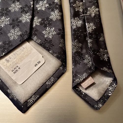 NORDSTROM Gray Silver Snowflakes Winter Mens 100% Silk Tie 3 1/2” Wide 58” Long - Picture 3 of 5