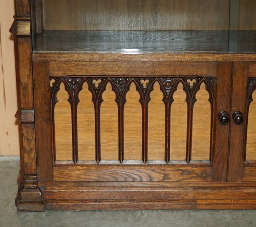 EXQUISITE & IMPORTANT ORNATELY HAND CARVED GOTHIC REVIVAL PUGIN STYLE BOOKCASE - Picture 10 of 20
