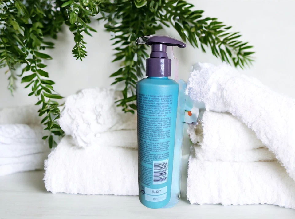 PUREOLOGY SERIOUS COLOUR CARE: STRENGTH CURE Cleansing Conditioner 8.5 oz/250 ml - Image 3 of 4