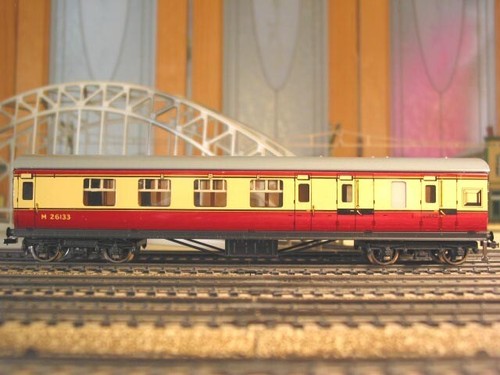HORNBY-DUBLO 4005 +4006 + 4048 SCALA 00 BRITANNICO - SET DI 9 AUTO CREMISI E CREMA - Foto 10 di 20