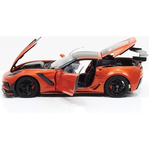 IXO IA18001 1:18 2019 CHEVROLET CORVETTE ZR1 (SEBRING ORANGE) - Picture 2 of 3