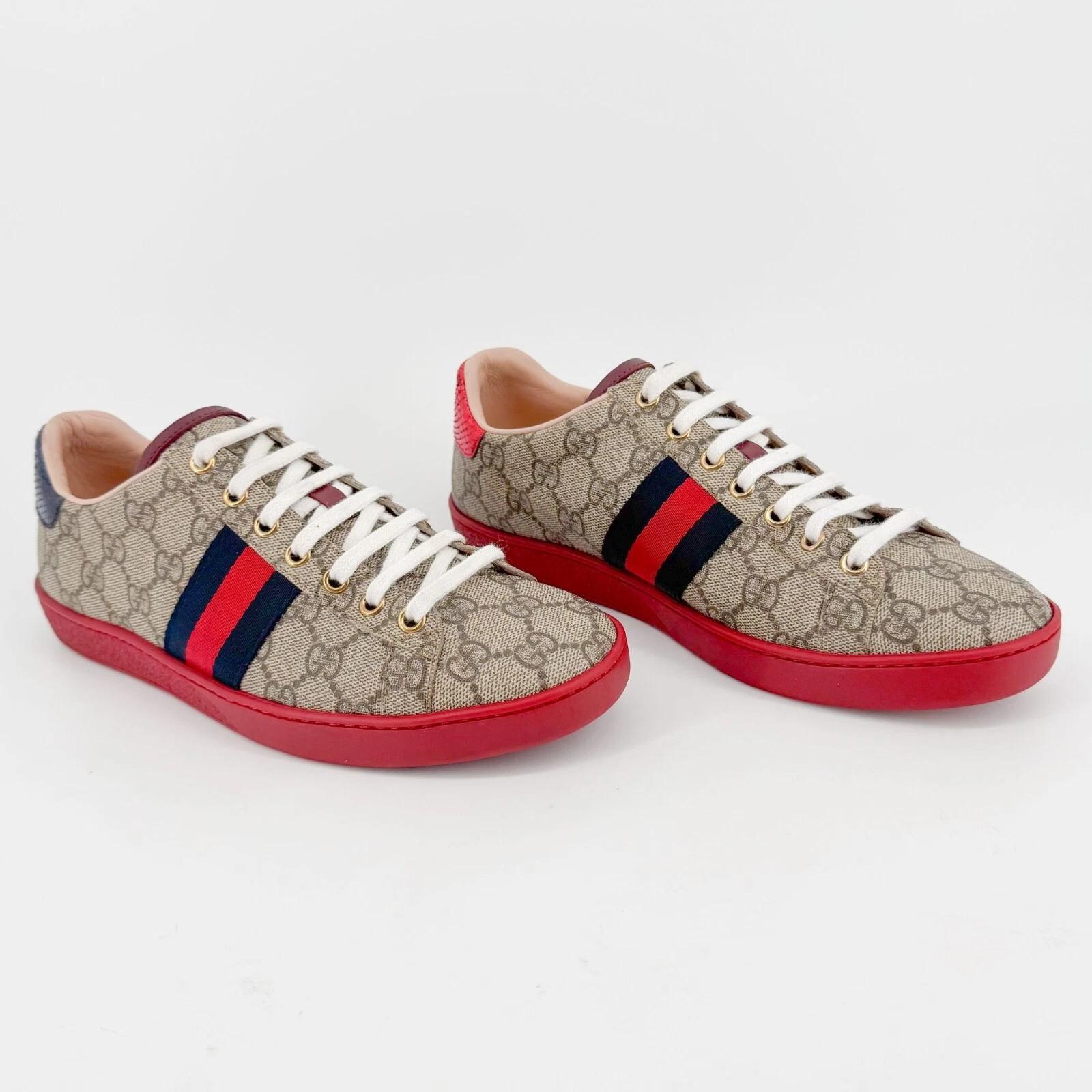 Baskets Gucci GG Ace taille 39 US 9 beige monogramme toile semelle basse rouge