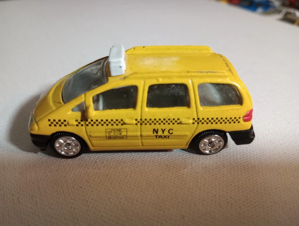 1996 Golden Wheels lot Of 2 Ford Galaxy Van Yellow NYC Taxi, Green Checker Taxi - Image 2 of 4