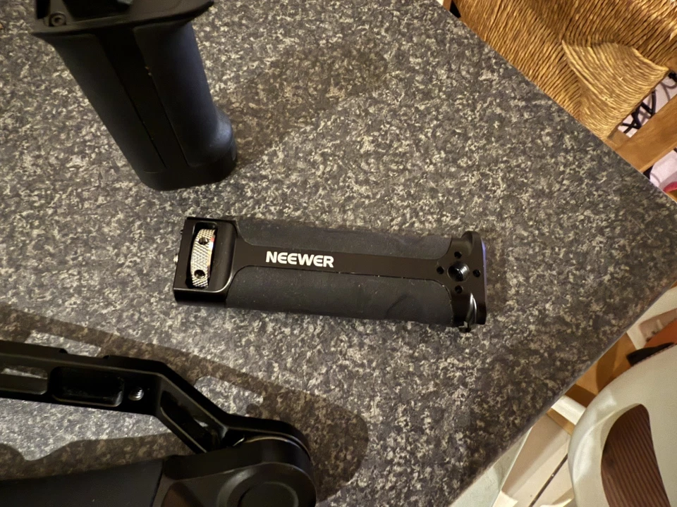 DJI RS 3 ronin Gimbal Stabilizer with 2 batteries and a grip - Image 4 of 4