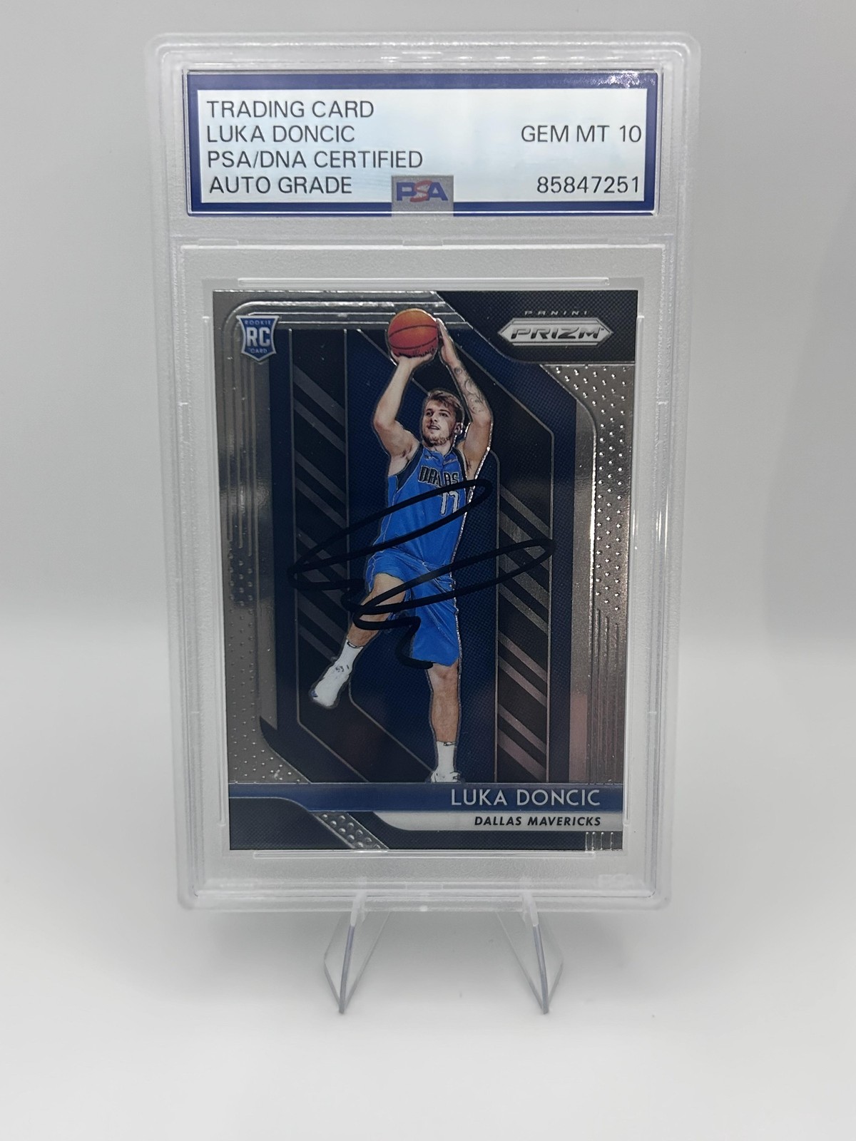 2018-19 Panini Prizm #280 Luka Doncic Rookie On-Card Auto PSA 10 Mavericks RC