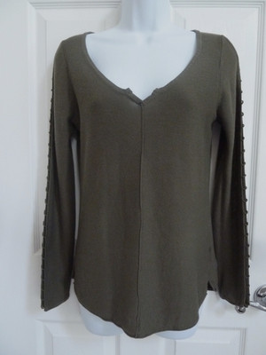 VENUS Sz Med Slit Sleeve Sweater V-Neck Avocado Center Seam Pullover