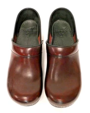 Dansko 40 Women's Narrow Professional Clogs size 9