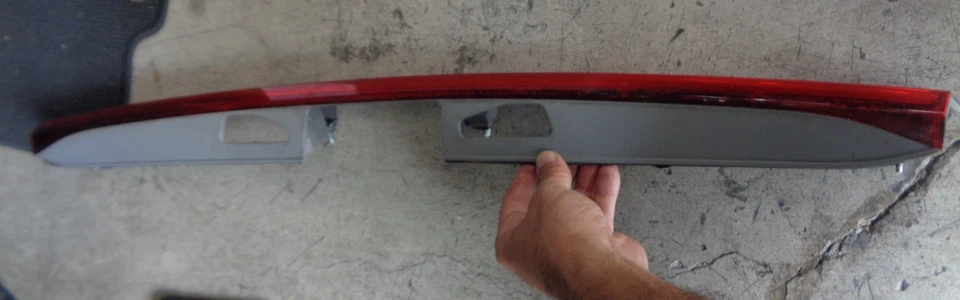 2011-2013 Honda Odyssey Touring Liftgate Center Taillight Trim Molding Foto 2 de 4