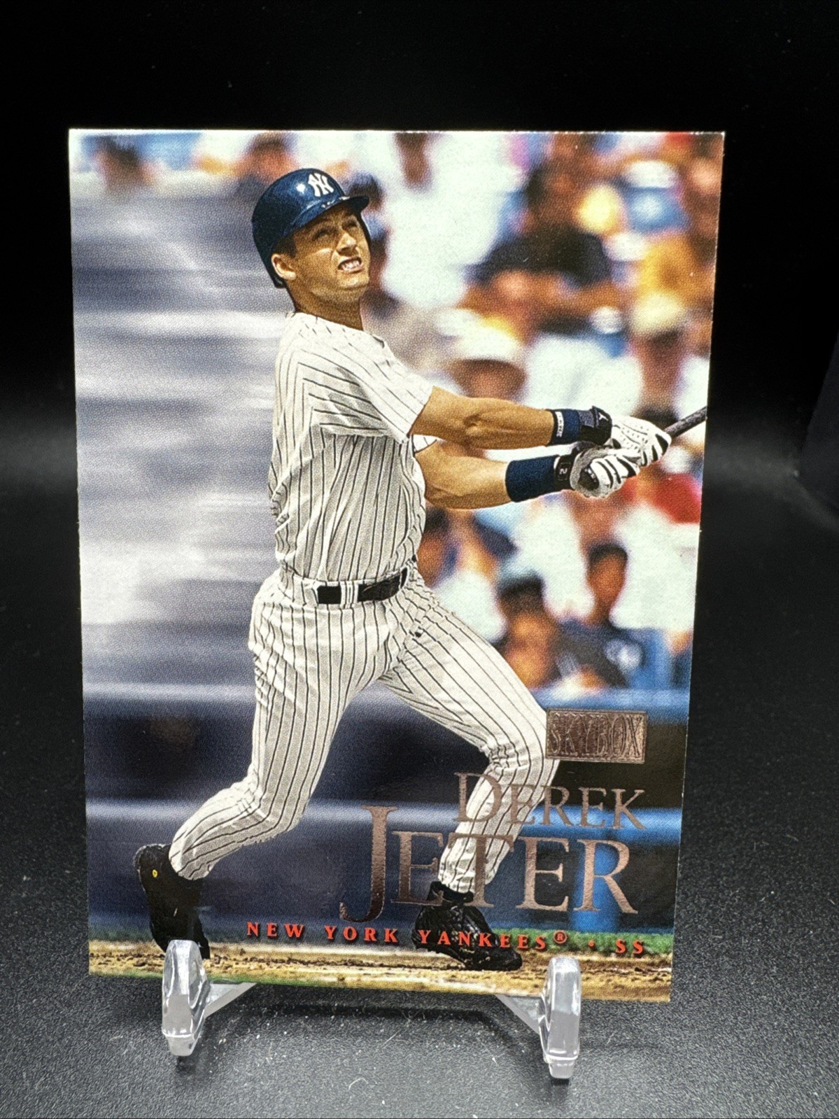 2000 SkyBox Base Set #180 Derek Jeter