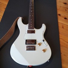 Yamaha Pacifica120H E-Gitarre Custom Gibson Style weiß Schlagbrett