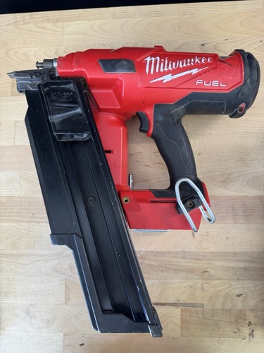 Milwaukee 2744-20 M18 FUEL 21 Grad Streifennagler NUR TEILE & REPARATUR
