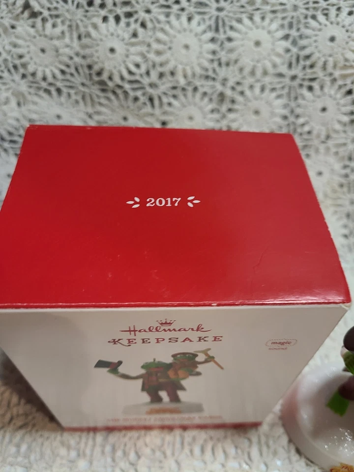 Hallmark Keepsake Ornament Magic Sound 'The Muppet Christmas Carol': The Muppets Foto 2 de 4