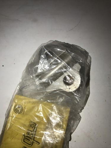 YAMAHA OEM FRONT AXLE PLATE / 315-23167-50-00 / TY250 YZ125 MX175 DT175 NEW - Picture 4 of 4