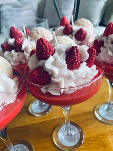 Handmade Vegan Large Margarita Glass - Strawberry Bon Bon 400ml Candle - Picture 3 of 6