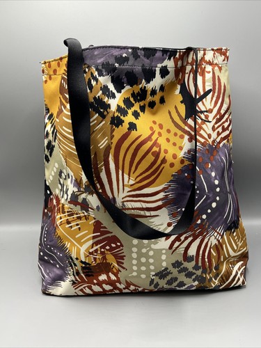 Vera Bradley Lighten Up Front Zip Tote in Painted Feathers NWT - Picture 3 of 5
