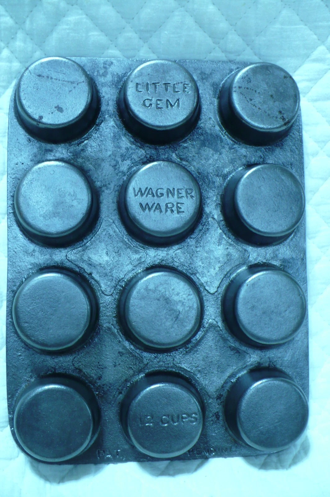 Wagner Ware Little Gem Cast Iron 12 Cup Muffin Pan Patent Pending EUC