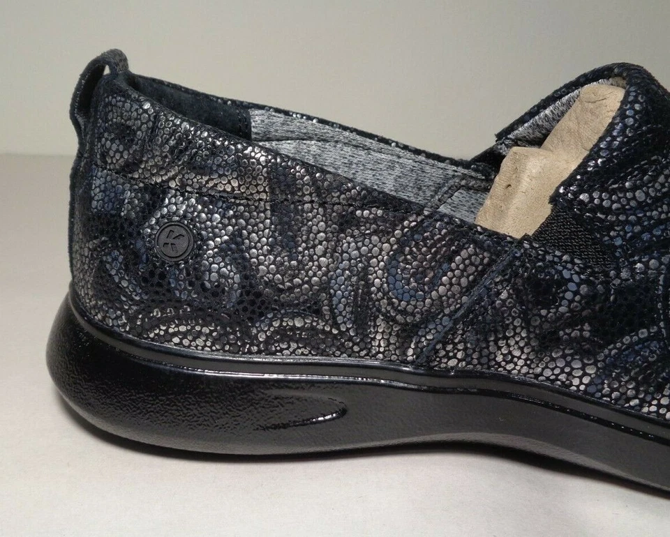 Nuevos zapatos de trabajo para mujer Klogs talla 8 M LEENA de cuero cachemir plateado Foto 3 de 4