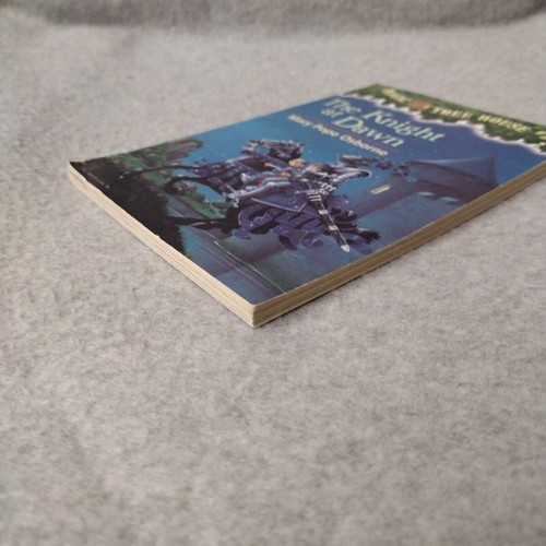 Magic Tree House The Knight at Dawn Paperback Book #2 Chapter RL 2.2 Homeschool - Picture 3 of 13