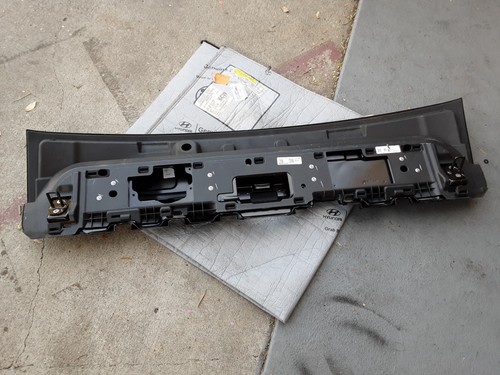 RIVIAN R1S 2021-2025 Lift gate Trunk lid lower Completed OEM PT00558438 - Picture 11 of 13