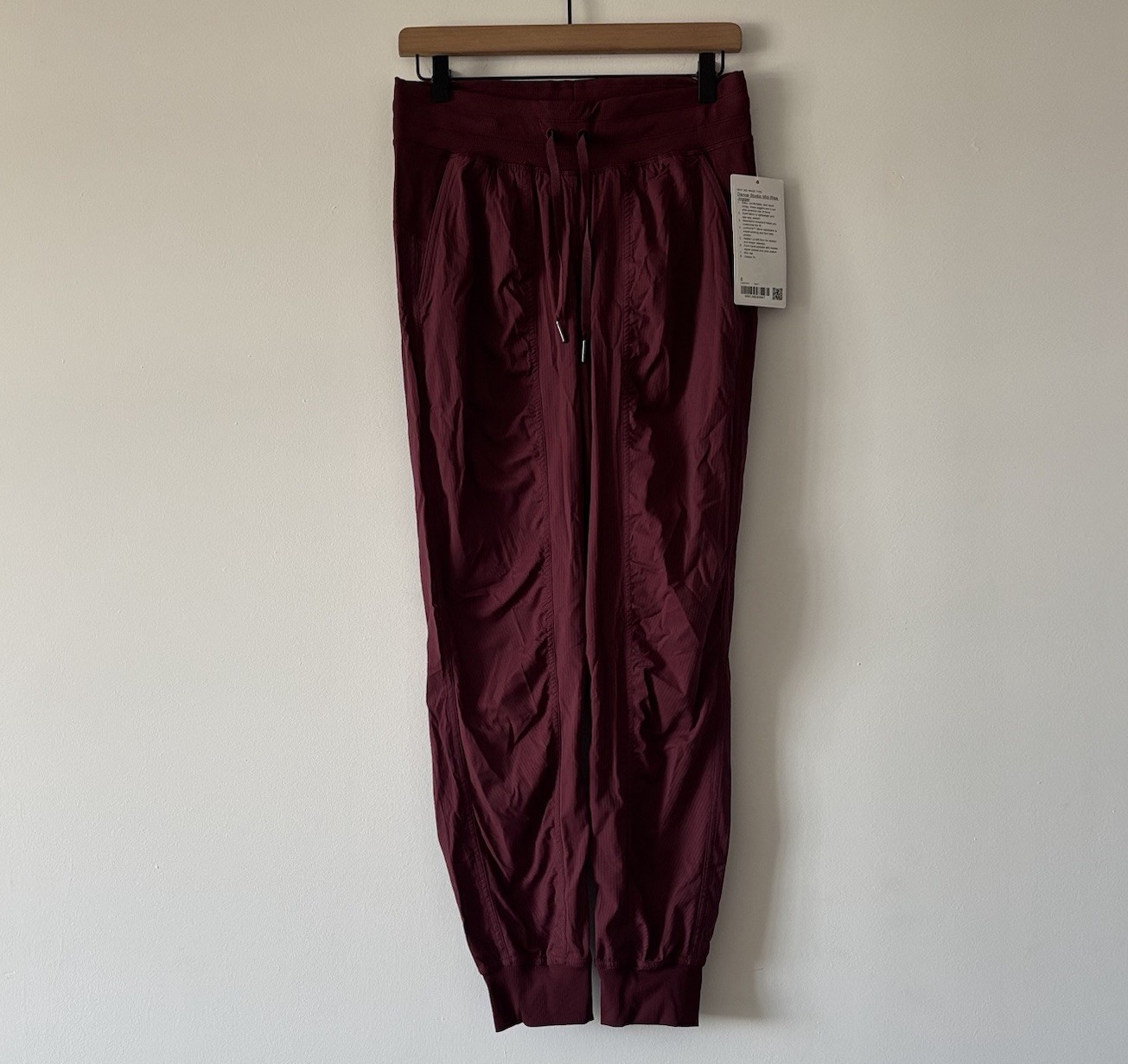 Jogger de tiro medio Lululemon Dance Studio SIN FORRO Borgoña Bay deportivo talla 6 nuevo con etiquetas