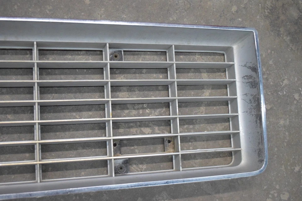 Parrilla de carrocería cuadrada 1973 1974 Chevy camioneta pickup parrilla Chevrolet OEM Survivor C10 Foto 2 de 4