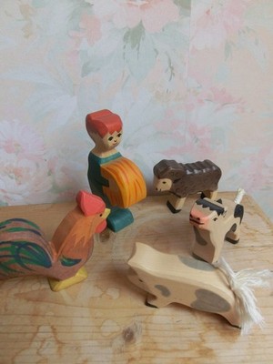 Holztiger Ostheimer Figuren  Brandstempel Junge mit Heubüschel Lamm Hahn Ferkel