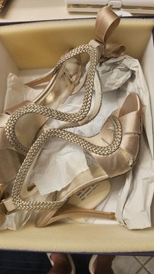 EUC Stuart Weitzman Sweepstakes Blonde Satin Size 9 M Gold Color