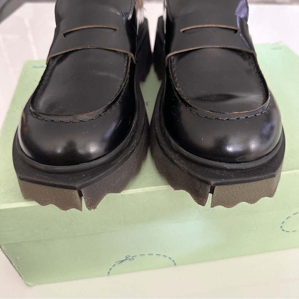 Off-White Leather Sponge Loafer - image 5