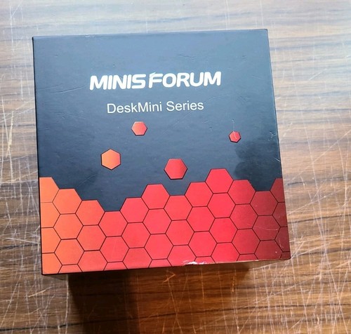 Minis Forum UM700 Mini Desktop PC, AMD Ryzen 7 3750H, Radeon RX Vega 10 Graphics