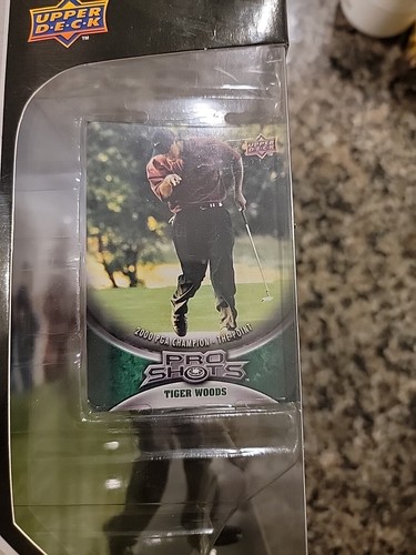 Tiger Woods 2000 PGA Champion (Red Shirt) Upper Deck Pro Shots Figure with Card - Picture 3 of 4