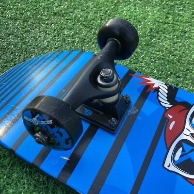 Skateboard Bleu Et Noir Style Emo - Occasion, Marque Zinc, Fabriqué Au Royaume-Uni
