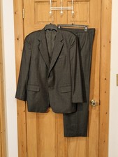 Jos A Bank 2 Pc Suit 42R 35x32 Wool Gray Black Windowpane Pleated Corpcore