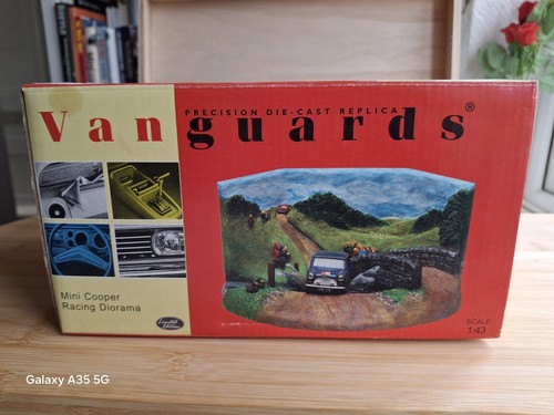 Vanguards Mini Cooper Racing Diorama - Picture 9 of 11