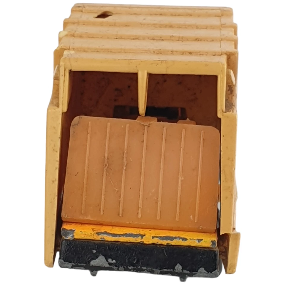 Vtg Matchbox DISPOSAL RUBBISH Truck Superfast #36 1979 Yellow China 1:60? Acc - Image 4 of 4