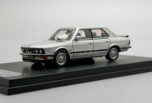Berlina sportiva King 1:64 scala M5 E28 modello classico auto in metallo pressofuso - Foto 6 di 26