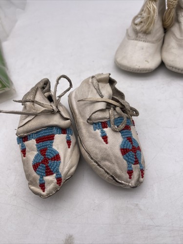 Lot 5 Vintage Pairs Baby Boots Shoes Victorian Leather Moccasins Beadwork Felt - Picture 3 of 9
