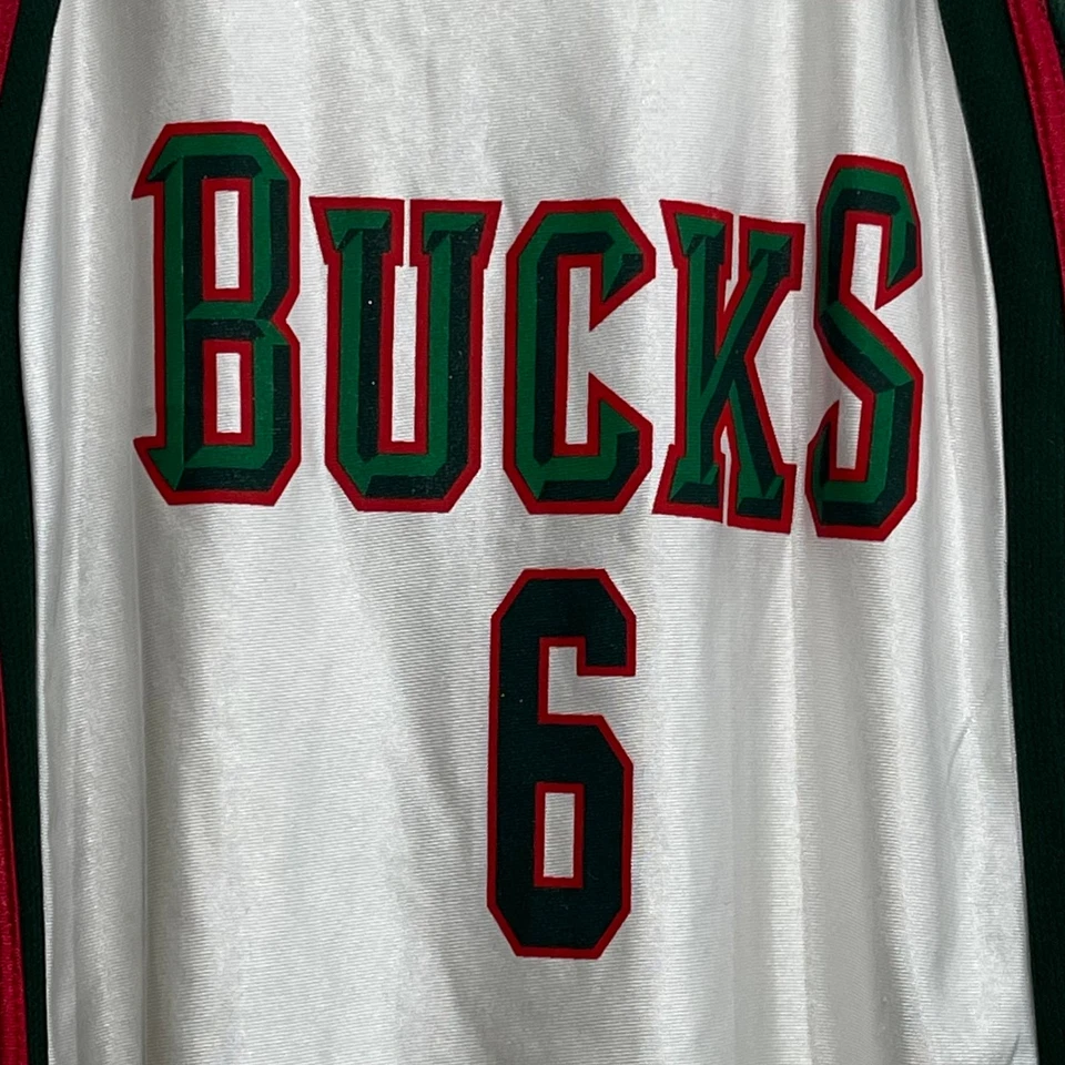 Camiseta deportiva de baloncesto vintage Andrew Bogut Milwaukee Bucks blanca de la NBA juvenil XL YXL Foto 4 de 4