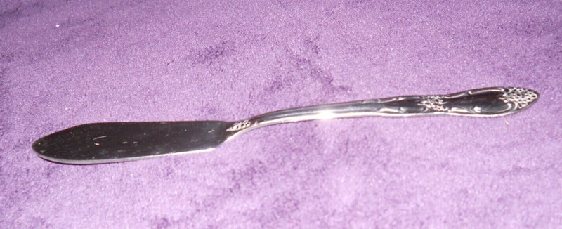 ONEIDACRAFT  Silver  master butter knife ~ 6.5 in