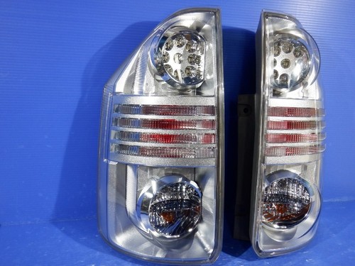 Toyota Noah Voxy ZRR 70-75 Genuine Tail Light Set ICHIKOH 28-199 OEM JDM - Picture 3 of 5