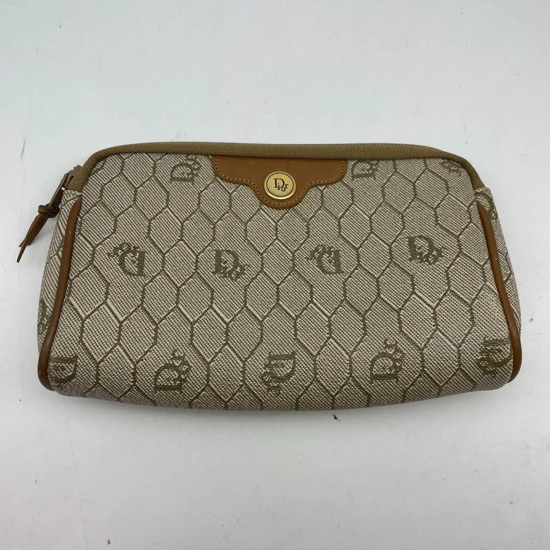 Pochette cosmétique Christian Dior nid d'abeille logo zip couleur marron mode produits femme