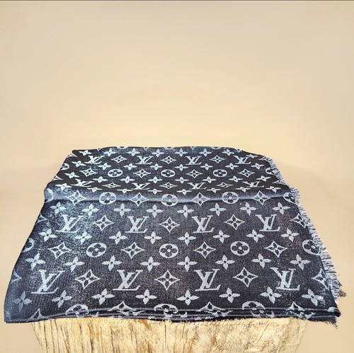 100% Authentic Louis Vuitton Shine Shawl - Picture 9 of 11